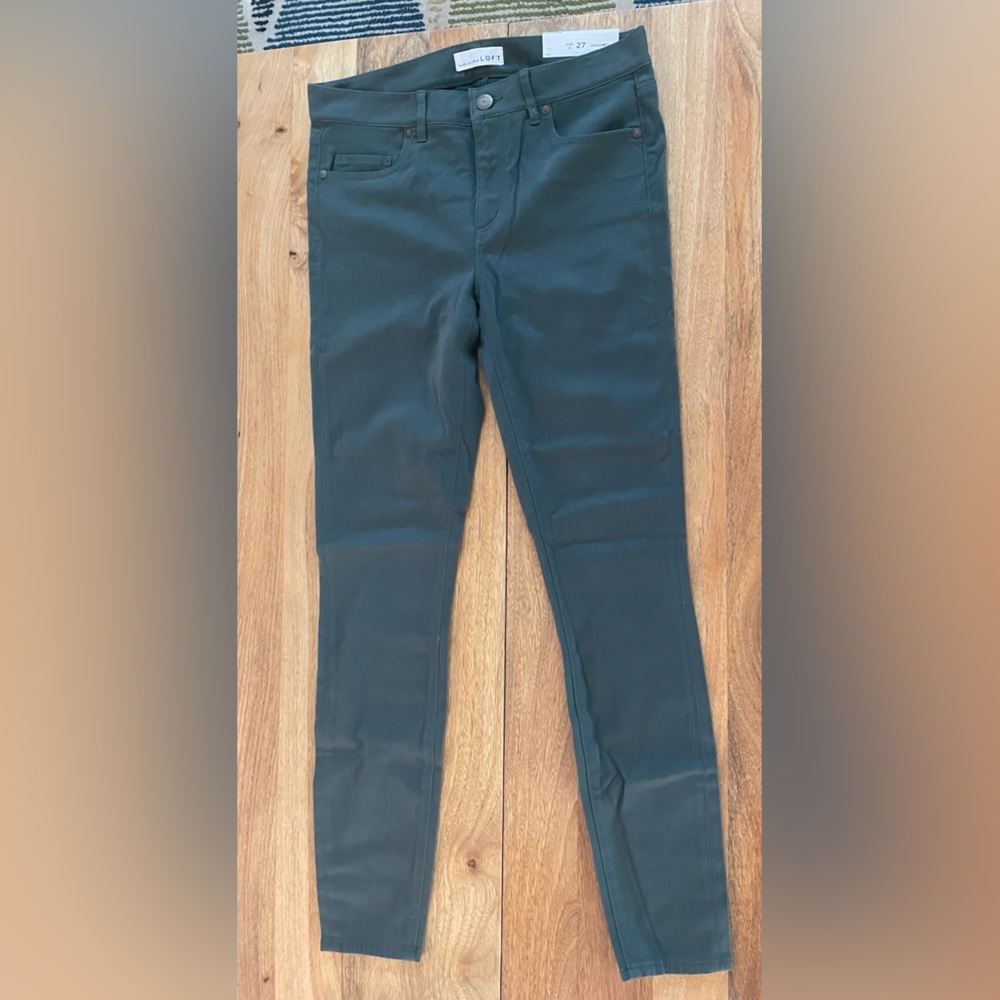 NWT- LOFT Forest Green Leggings, Mid Rise